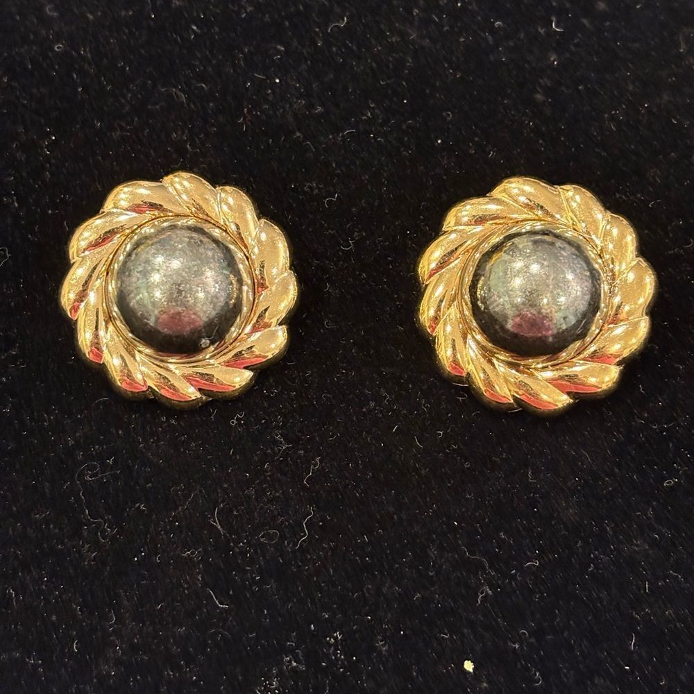 VTG Erwin Pearl Hematite Gold Tone Clip Earrings